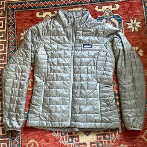 Patagonia silver/gray Nanopuff - women’s small